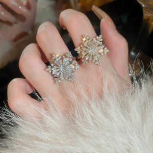 Sparkling Flower Rotating Ring – Adjustable Elegant Spinning Ring for Women | Royal Martz